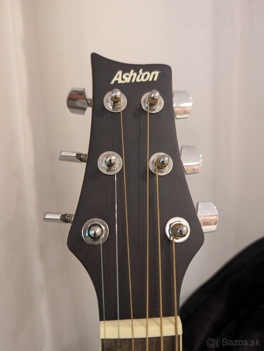 Akustická gitara pre ľavaka