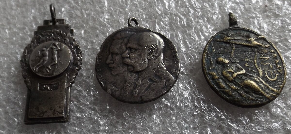 odznaky, medaile a vyznamenania