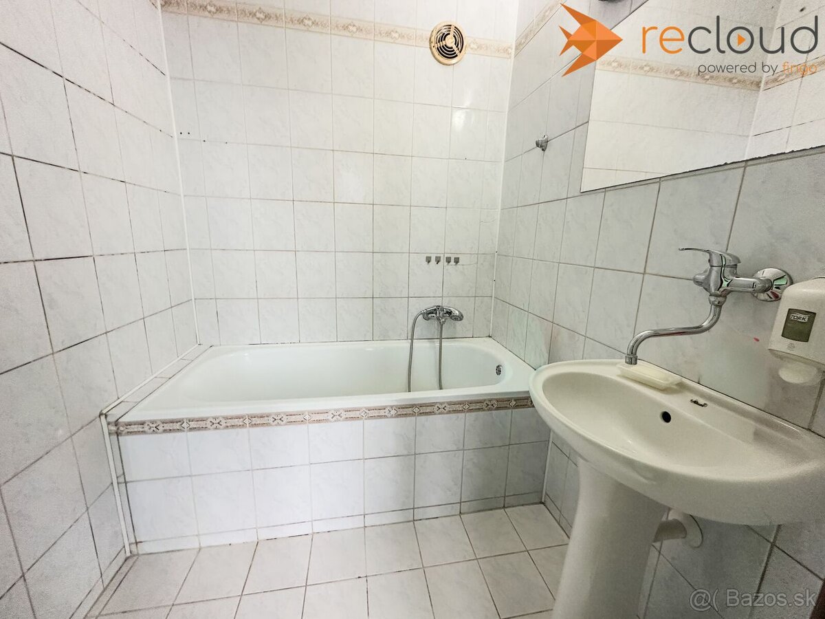 3 izbový byt s balkónom po rekonštrukcii v Tornali okres Rev