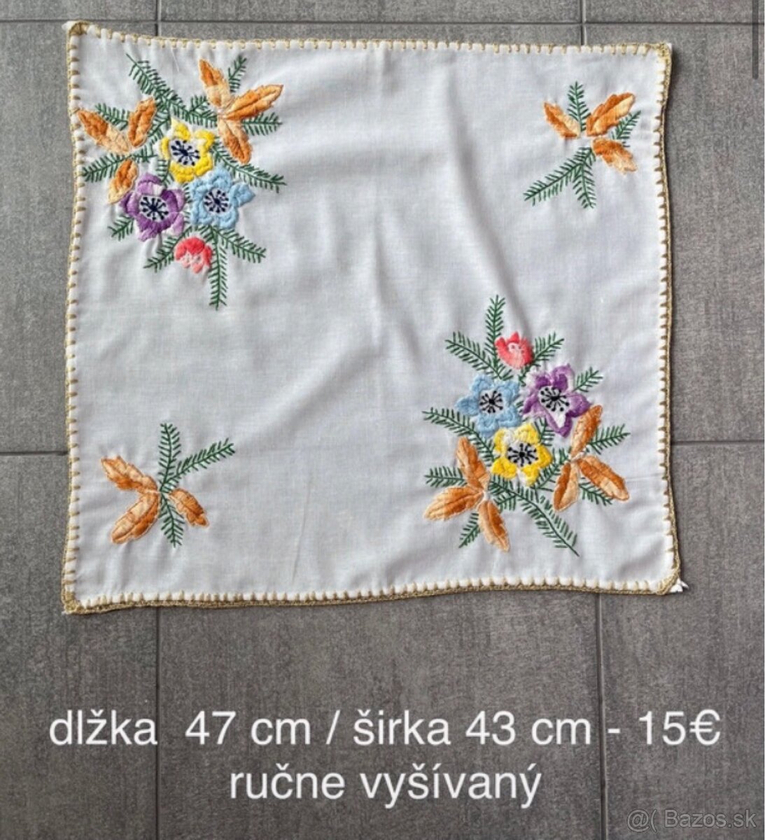 Predám pekný vianočný retro ručne vyšívaný obrus.