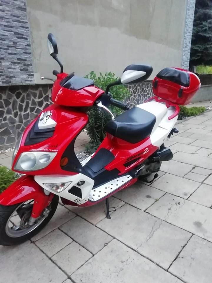skúter Peugeot vo vynikajúcom stave, málo km