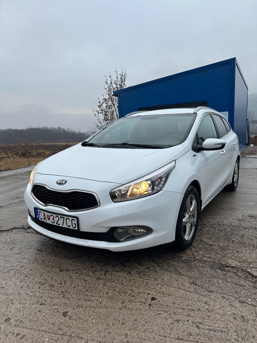 KIA Ceed 1.6 crdi , havarované