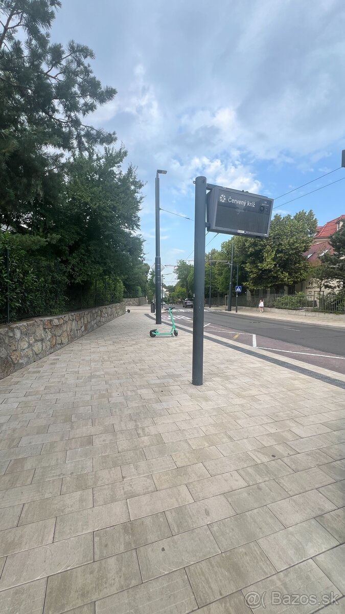 PREDAJ 9 izb.RD Žš Mudroňova, Horsky Park+DVOJGARÁŽ+ ZÁHRADA