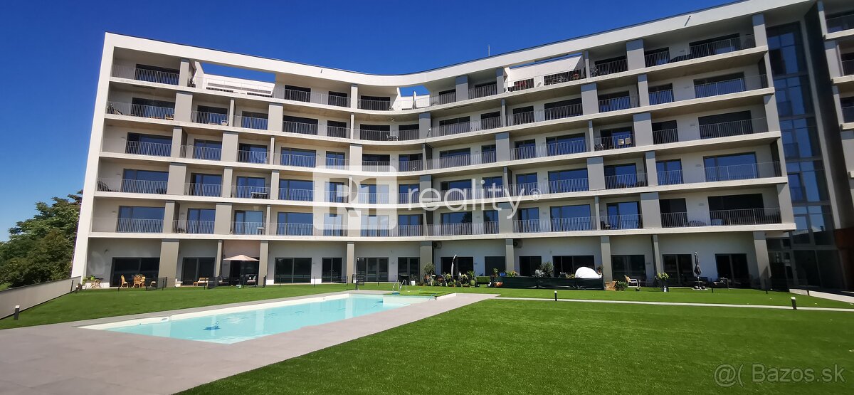 Na prenájom 2 izbový byt 45 m2 + terasa 15 m2 + 30 m2 predzá