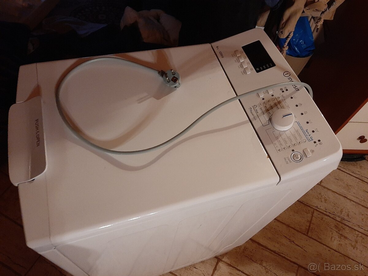 Predám 3 ročnú AUTOMATICKÚ PRAČKU INDESIT na 6 kg