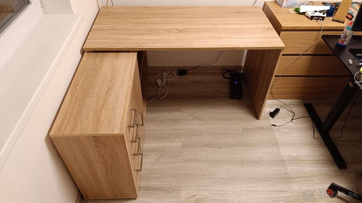 Rohový písací stôl