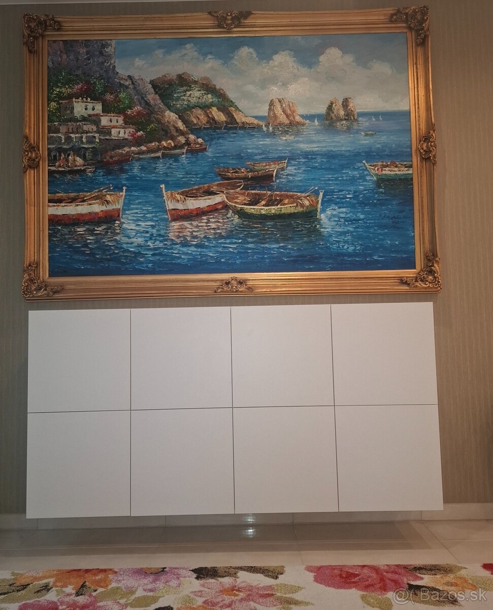 Biela závesná komoda