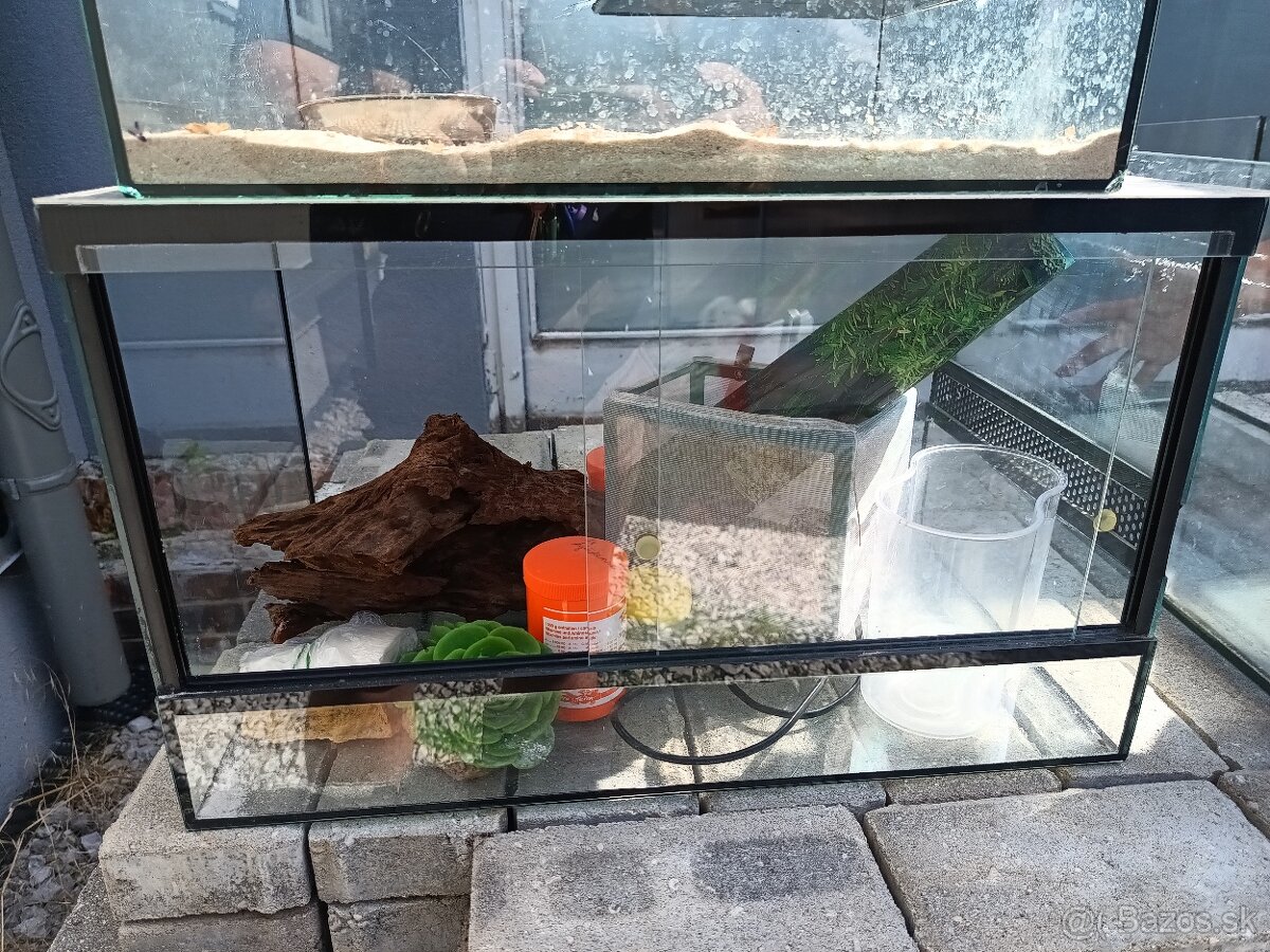 Teráriu 50x30x30 - výborný stav
