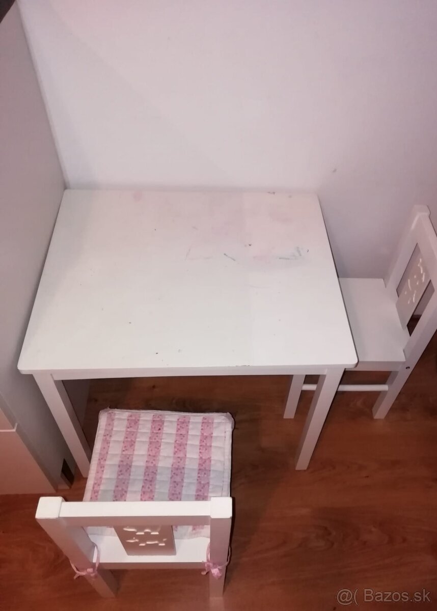 Detský stolík s 2 stoličkami Ikea