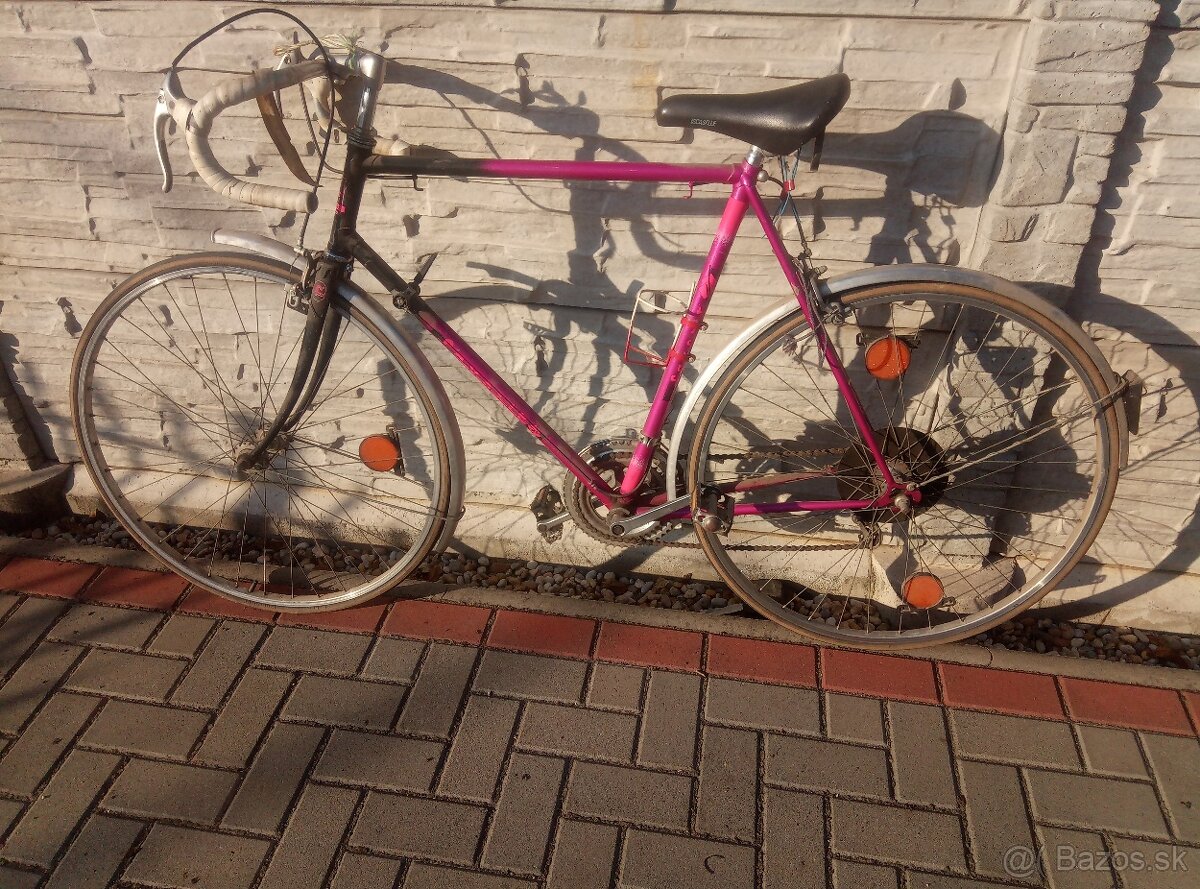 Predám bicykel Favorit zachovali,farba pôvodná