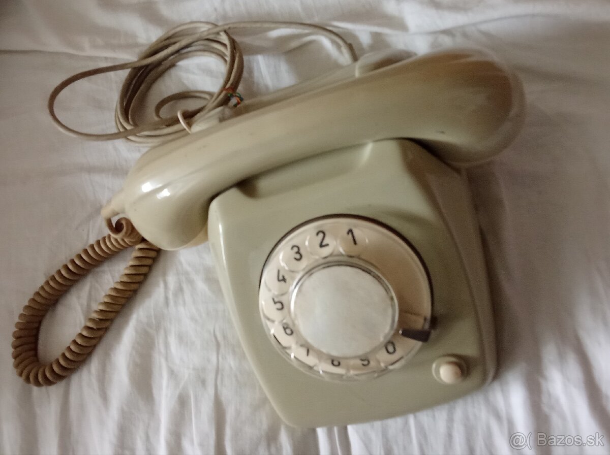Starý retro telefon