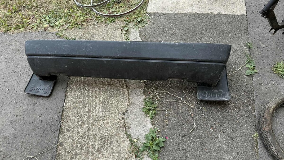 Škoda favorit Zadný blatník