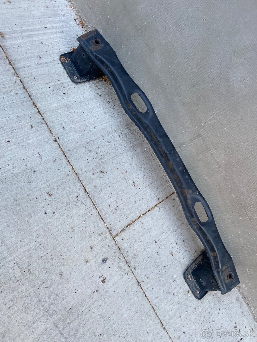 Predám zadnú Vystuhu BMW X5 e70