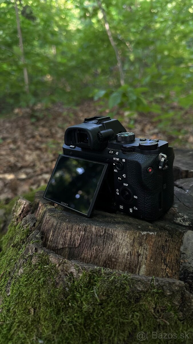 Sony Alpha ii + adaptér a 4 batérie