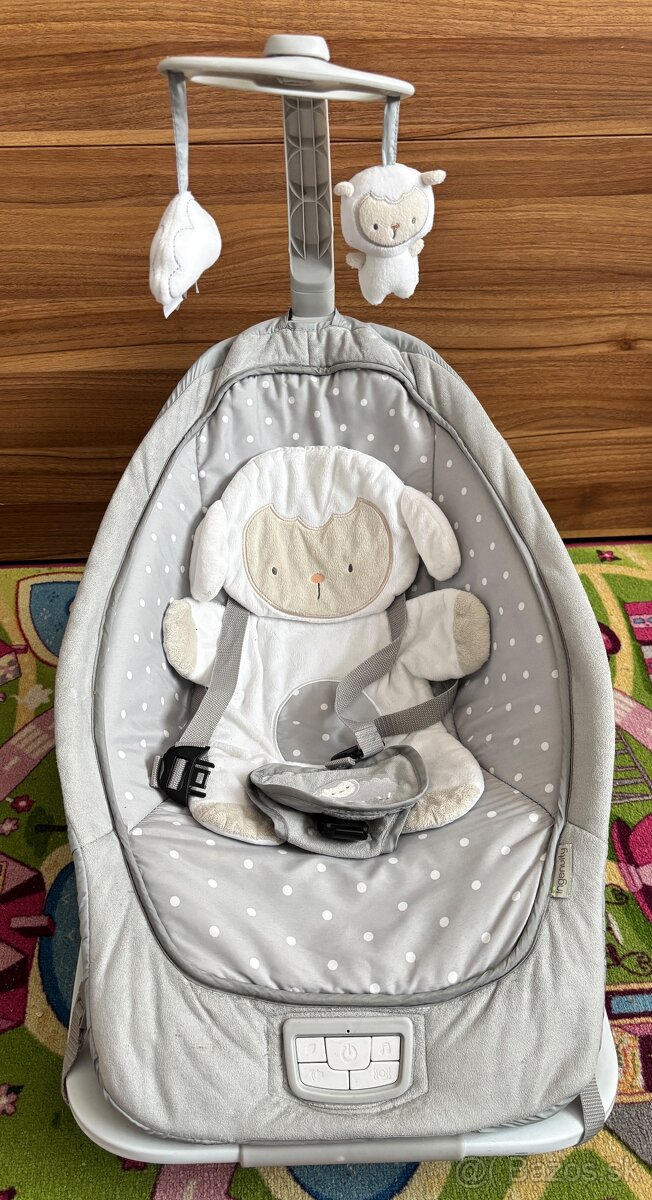 ingenuity vibračné kresielko cuddle lamb