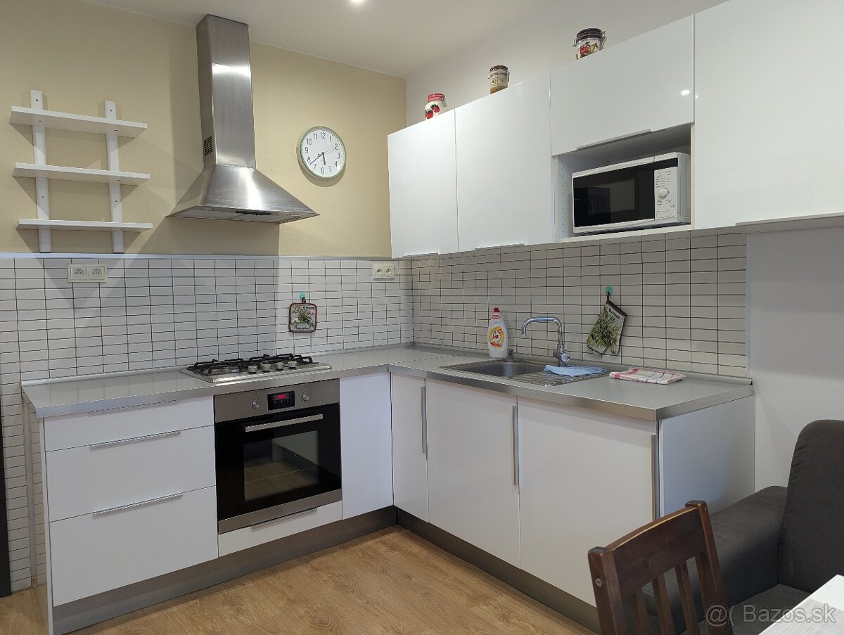 1-izb.byt 40m2-zariadený-centrum mesta na pešo-Trieda SNP