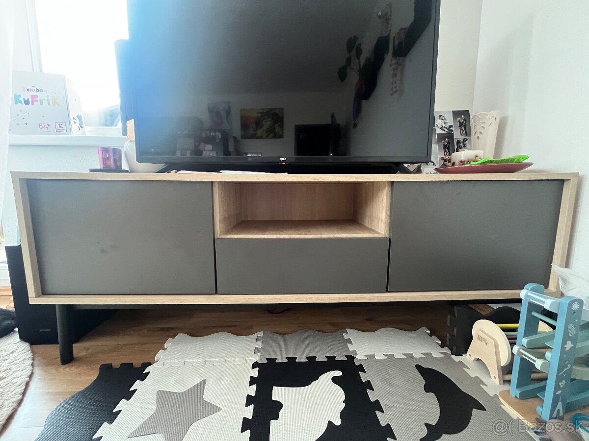 Tv komoda