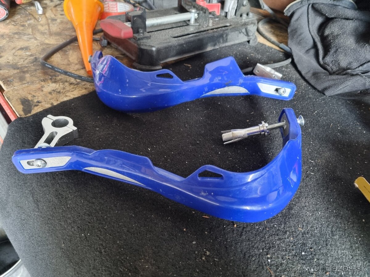 Blastre chraniče páčok