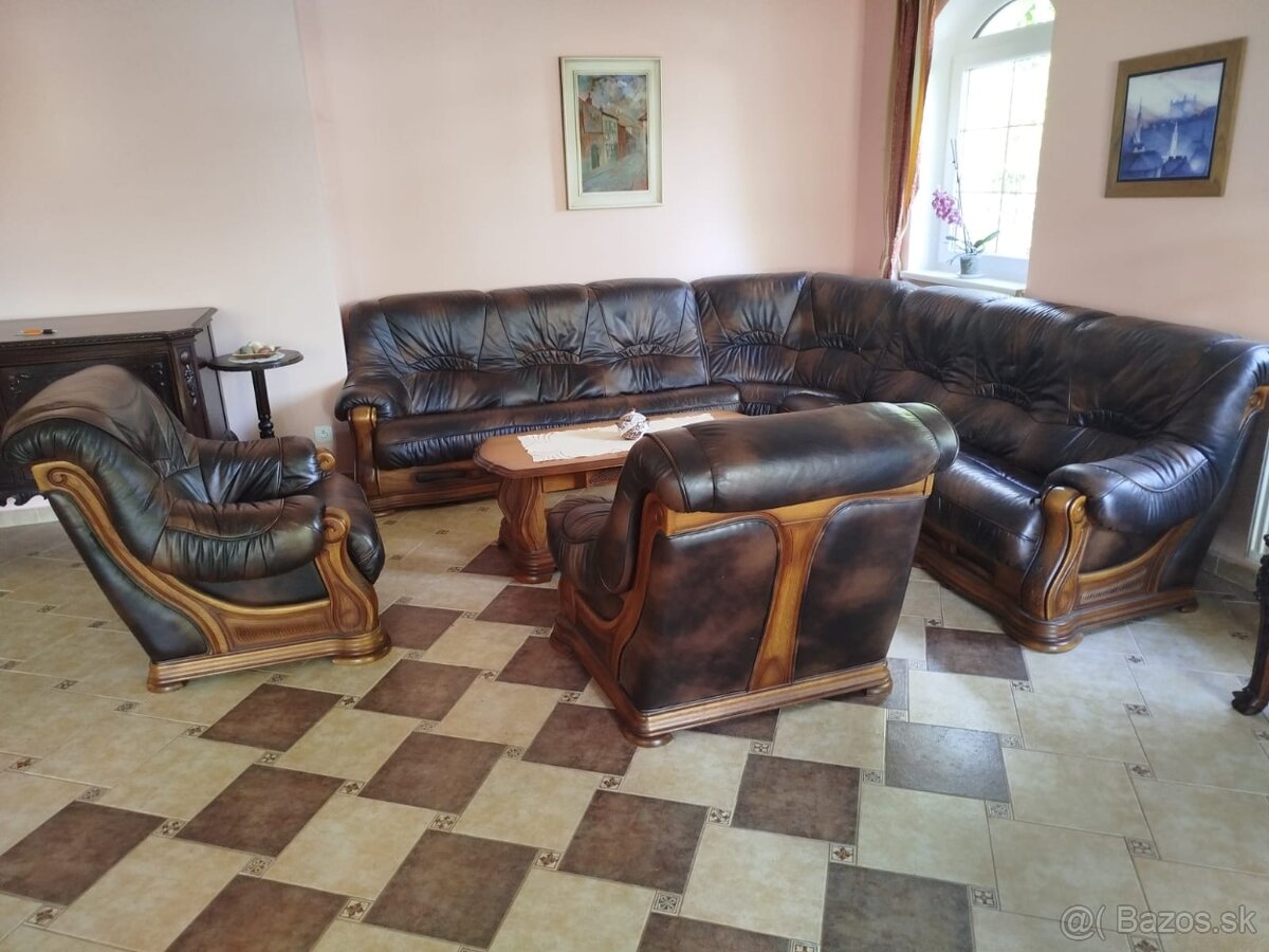 Masívna kožená sedačka + kreslá + stolík