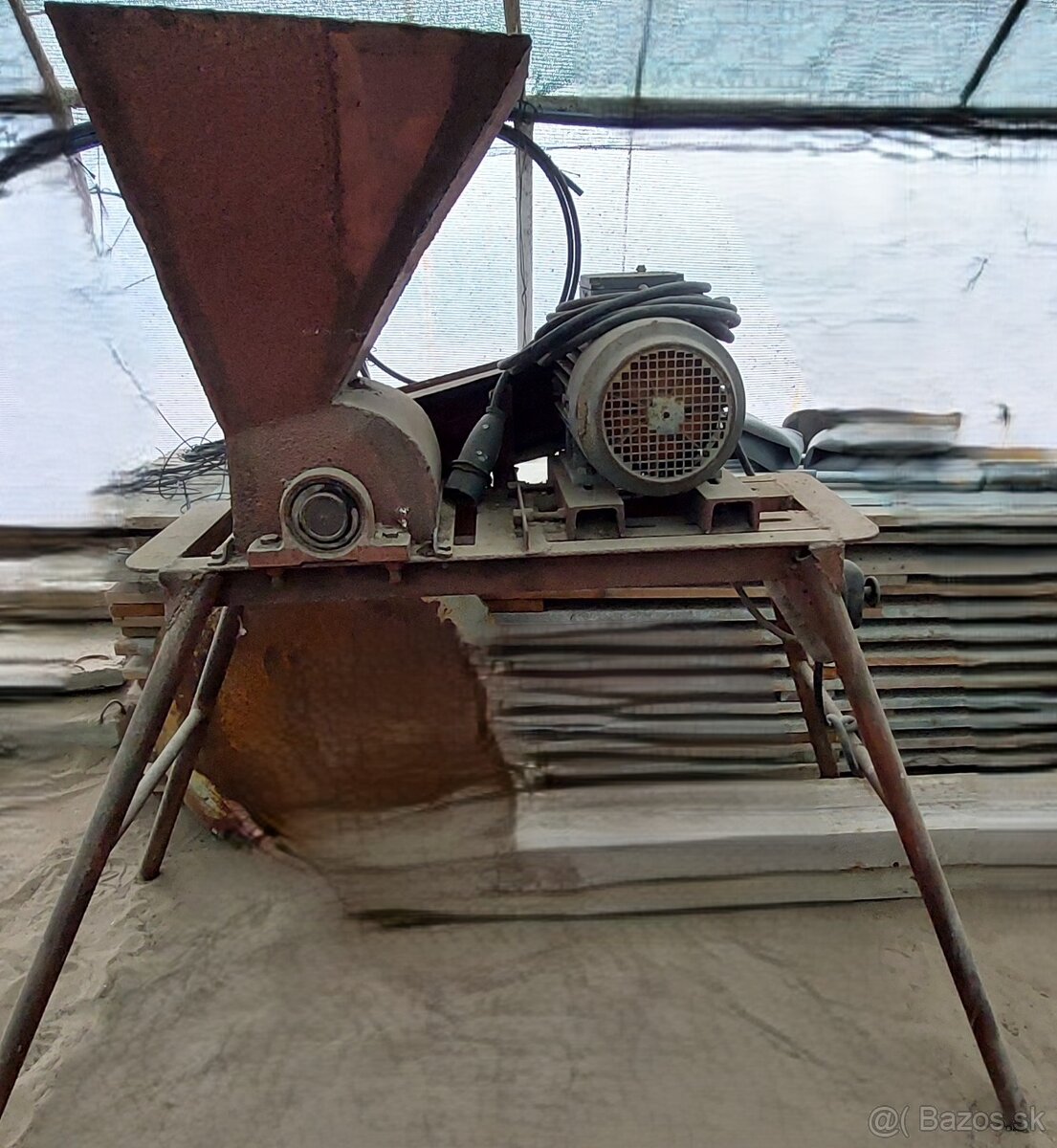 Šrotovník na zeminu