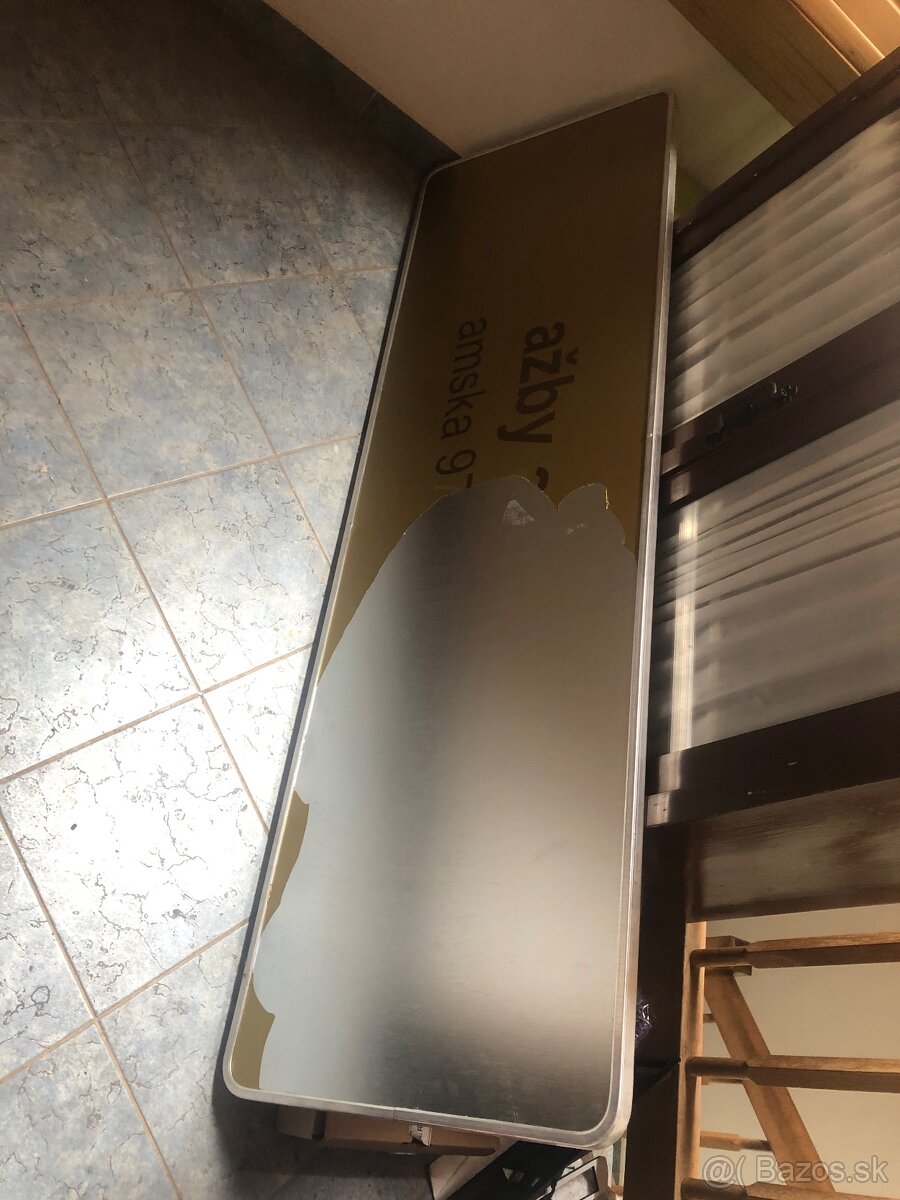 Predam reklamnu tabulu baner dopravnu znacku