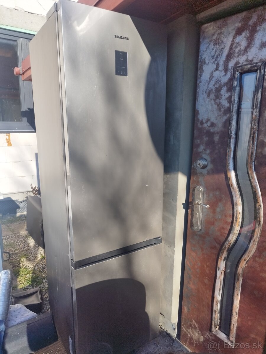 Chladnička s mrazničkou SAMSUNG