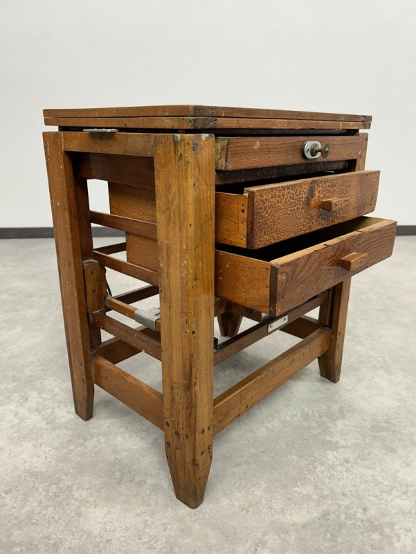 Vintage maliarsky výškovo nastaviteľný stojan / stolík