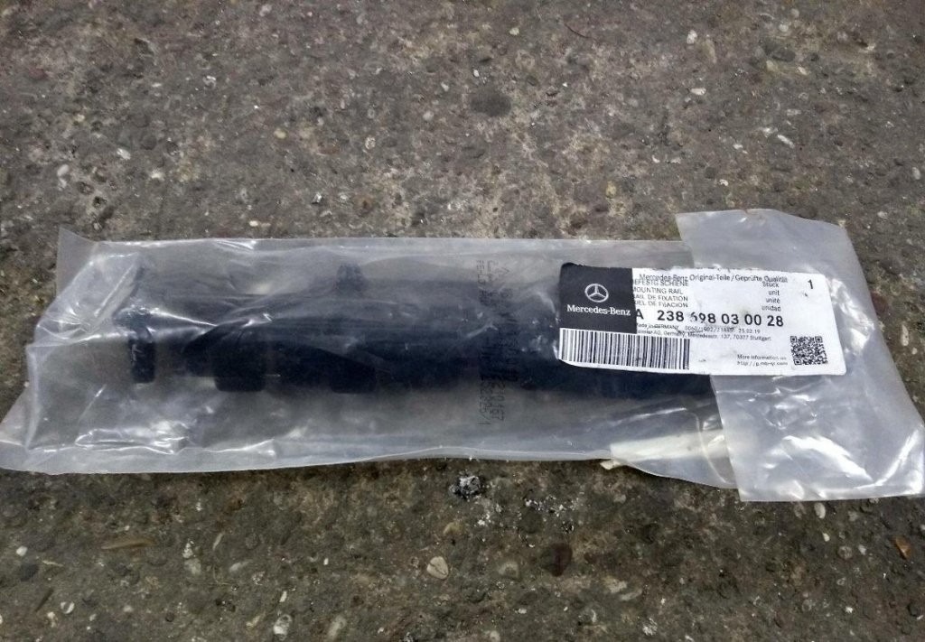 Mercedes E C238 W238 A238 - drziak podbehu prahu