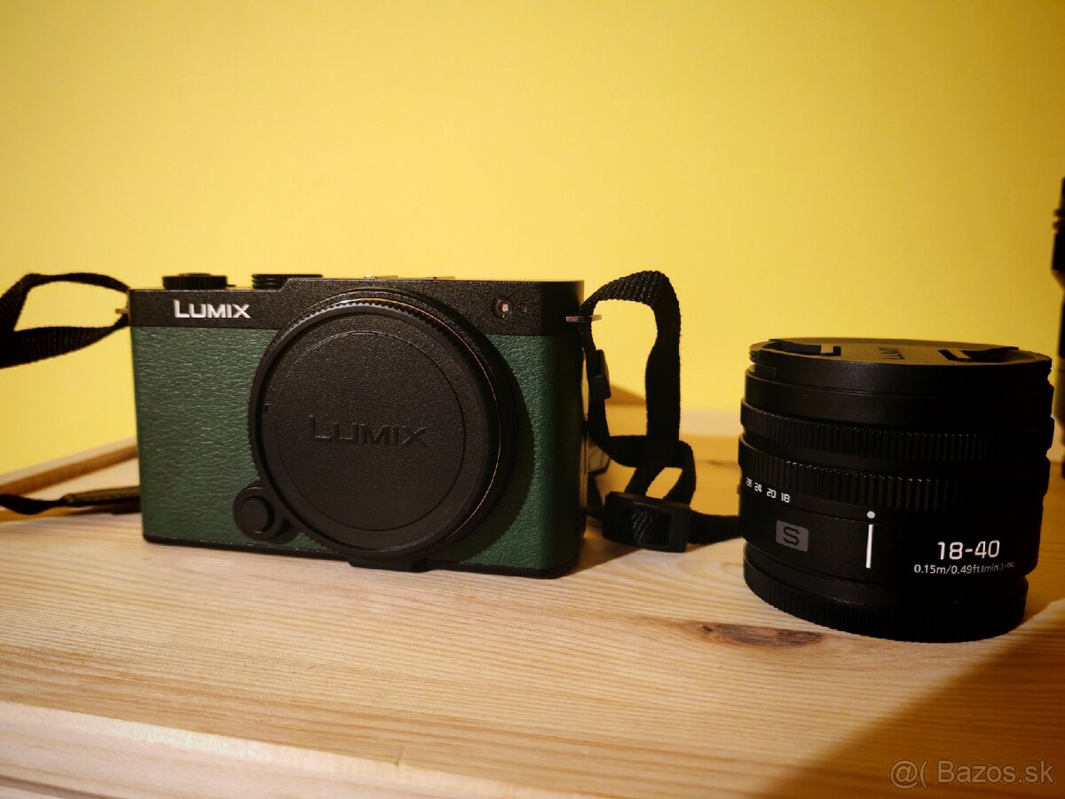 Panasonic Lumix dc-s9 + lumix s 18-40 mm f/4.5-6.3 zelený