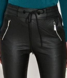 Koženkové legíny, v. M