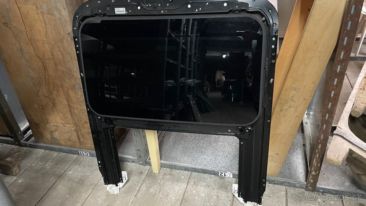 Strešné okno Audi A6 sedan model C6 typ 4F5