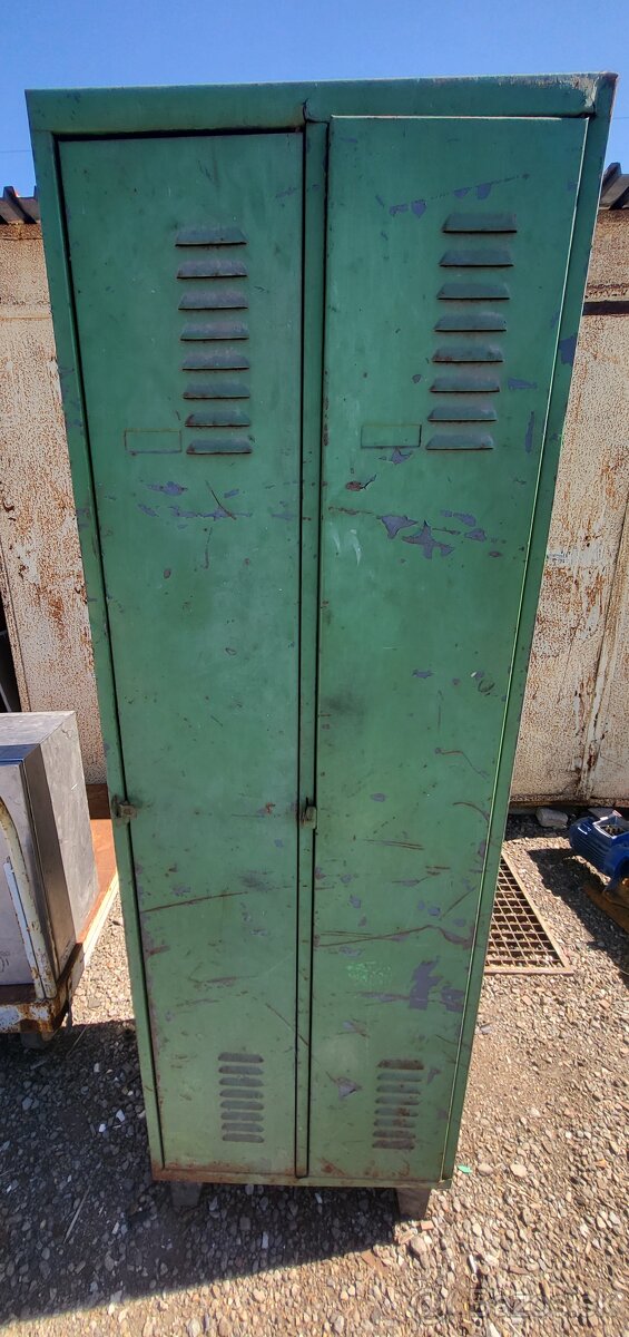 Plechová šatníková skriňa