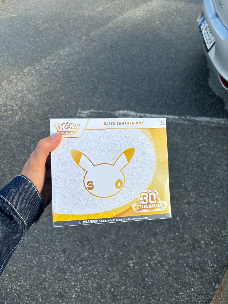 Pokémon: 30th Celebration Elite Trainer Box