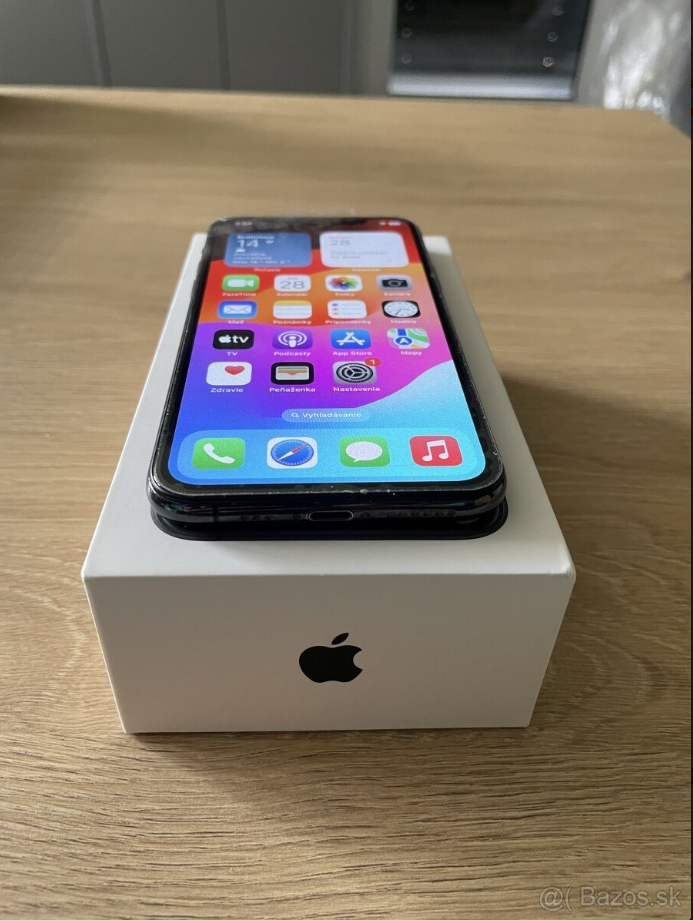 Predám veľmi zachovalý iPhone Xs s príslušenstvom.