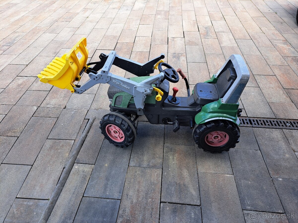 Šľapací traktor fendt 930 s vlečkou