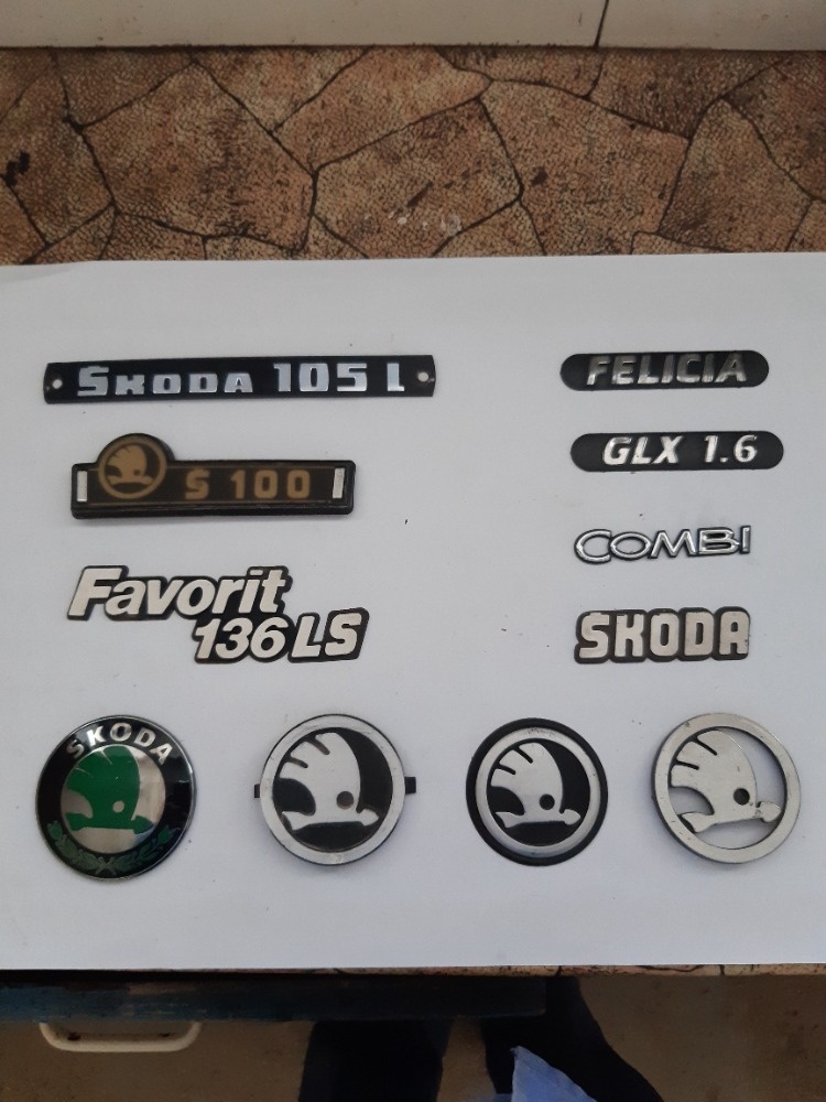 Zrcátka ,štítky,motorky nd . přisl ..