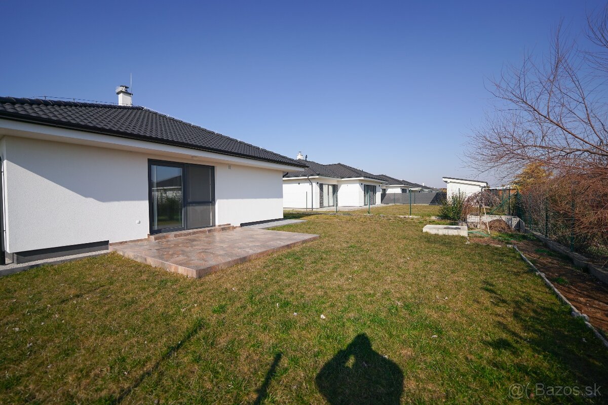 Bungalov 4 izb., blízko hrádze obec Kalinkovo, 534 m2