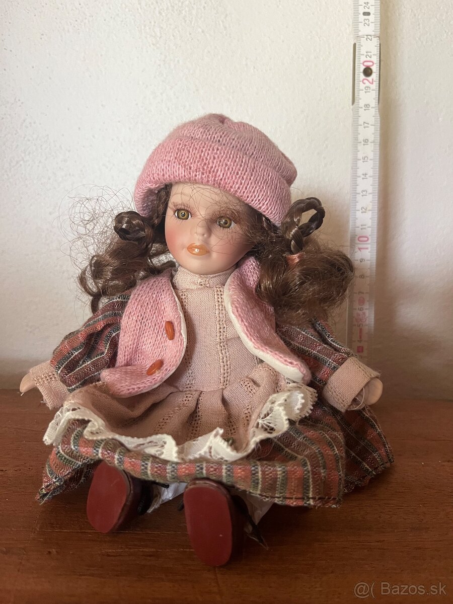 Predám bábiku , porcelánové nôžky , ruky a hlavička