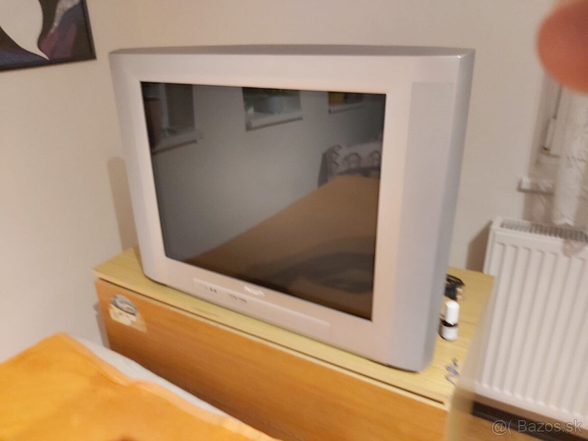 Darujem farebný TV