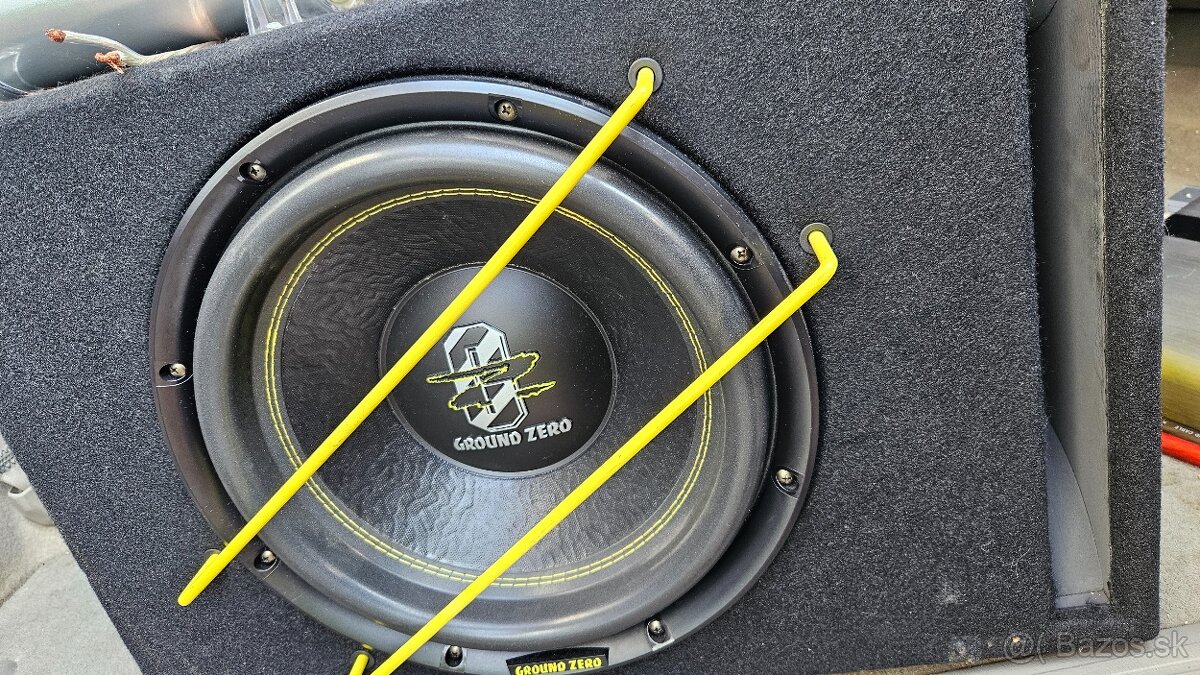 Subwoofer v boxe Ground Zero