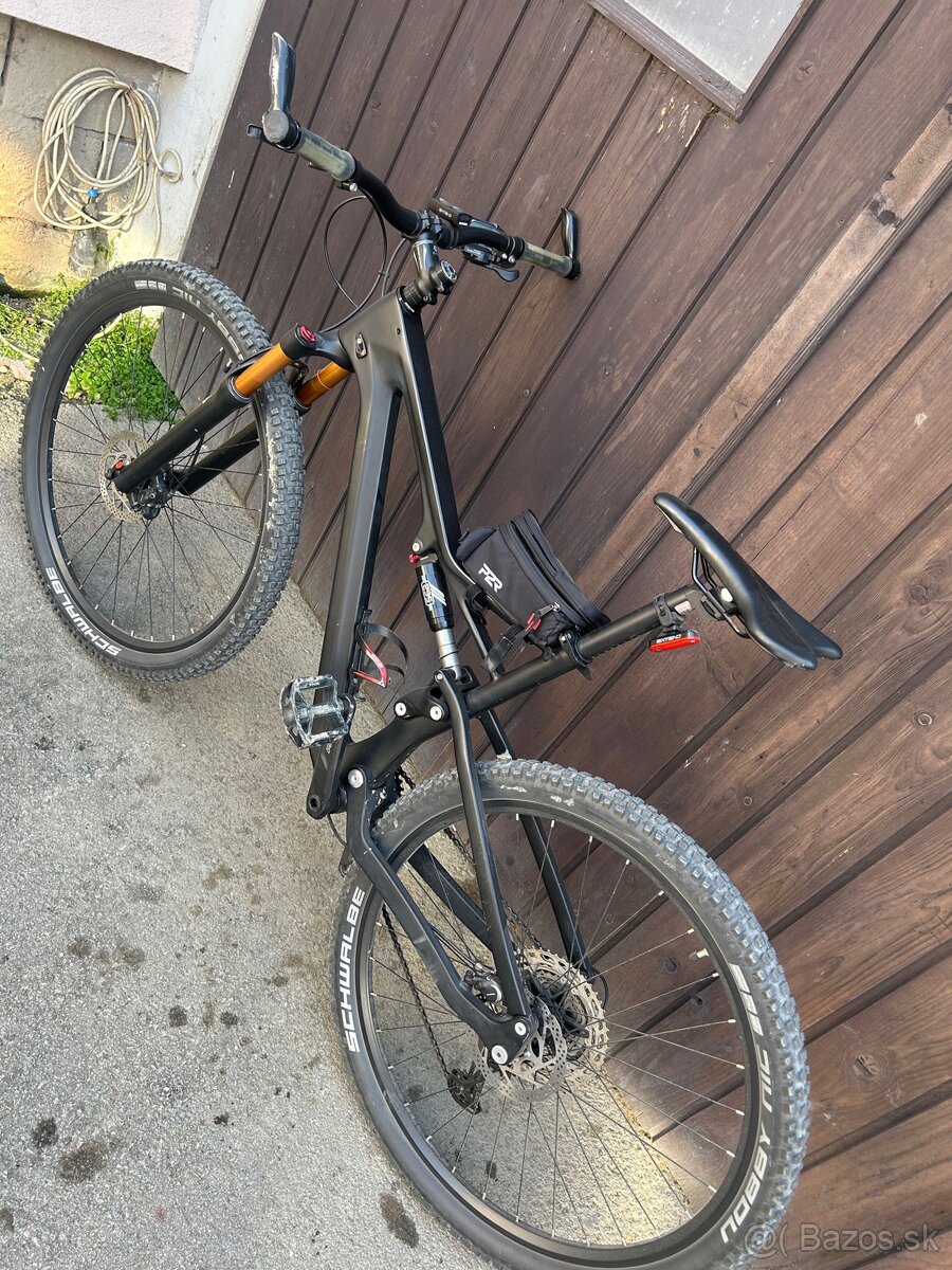 Bicykel MTB , celoodpružený karbón