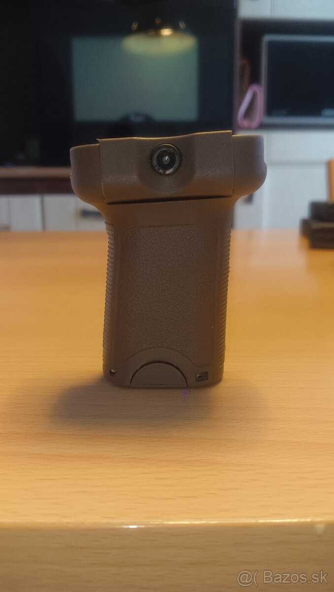 Taktická rúčka na RIS B5 krátka Delta Armory Tan