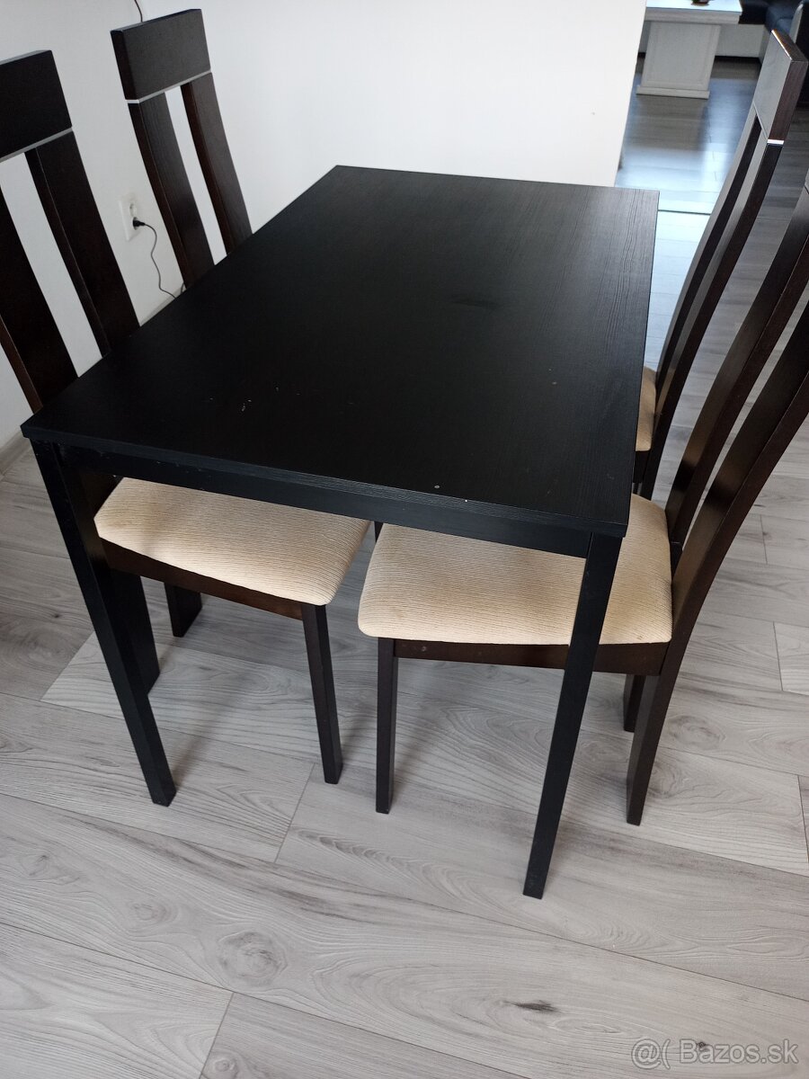 4 stoličky+ stol