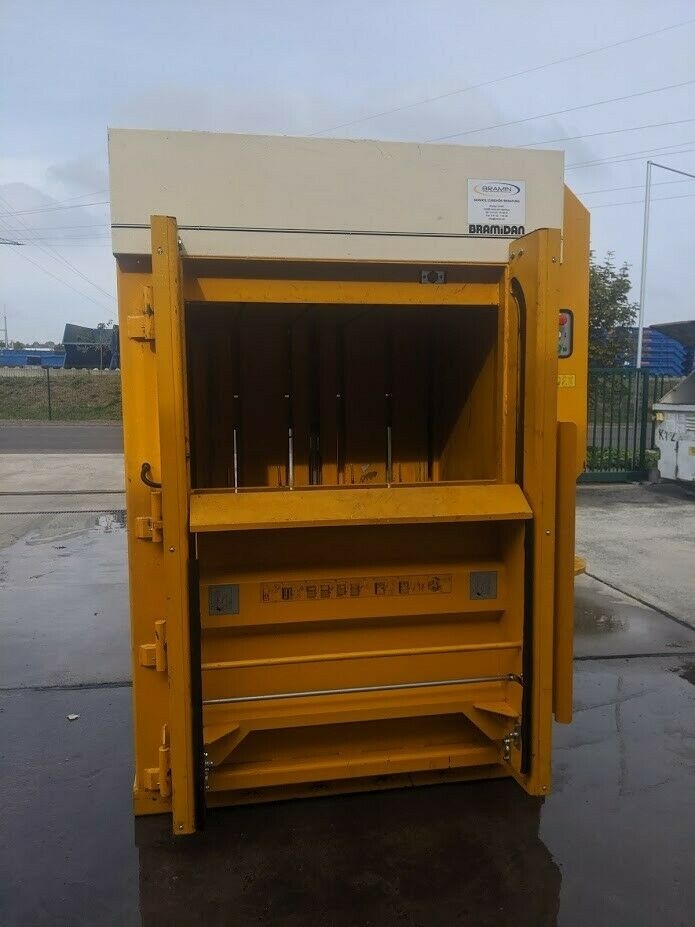 Lis na papier, skriňový lis Bramidan 30 ton, rok 2010
