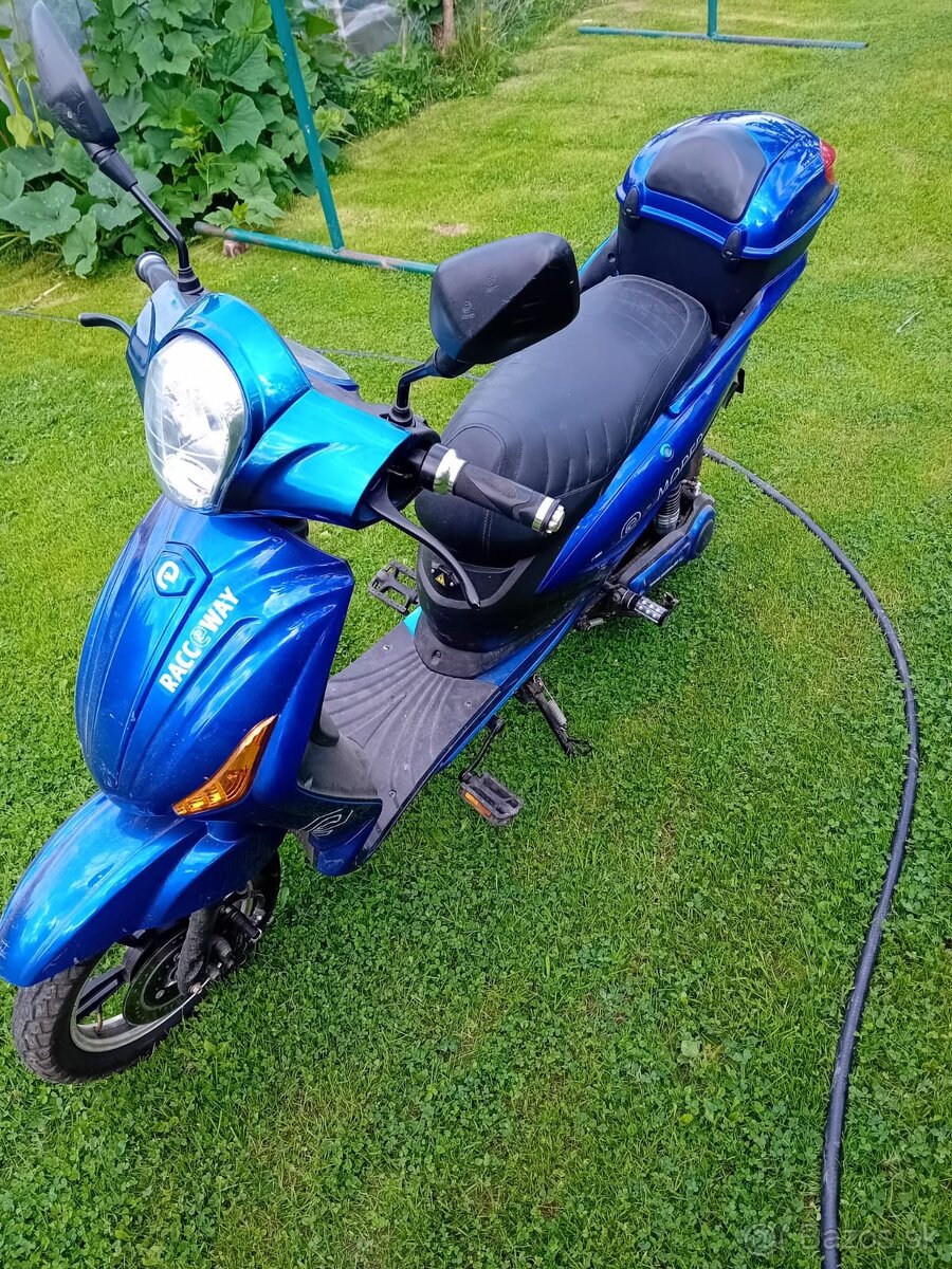 Predám electro moped Racceway 25km/h–20Ah,najazd. 265km