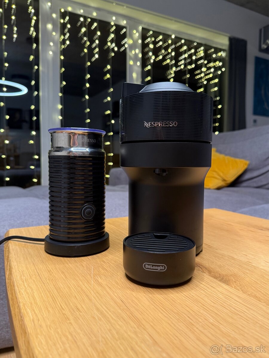 Kávovar Nespresso De'Longhi Vertuo + napeňovač šľahač mliek