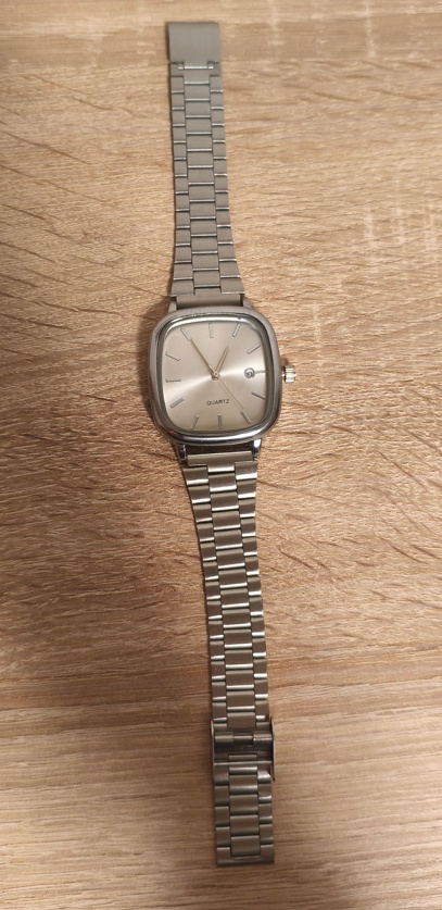 Predám strieborne hodinky