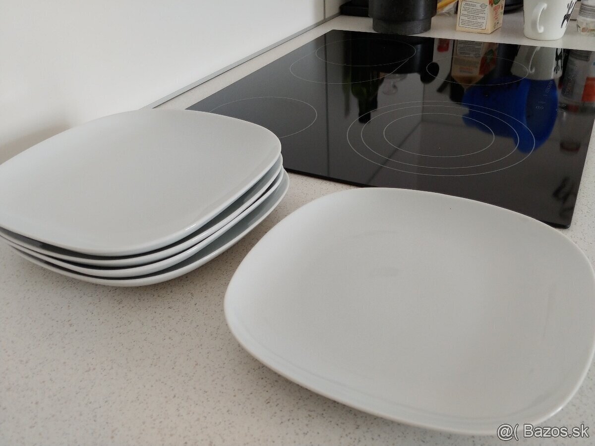 Velke stvorcove taniere,Ikea, rozmer 25x25cm