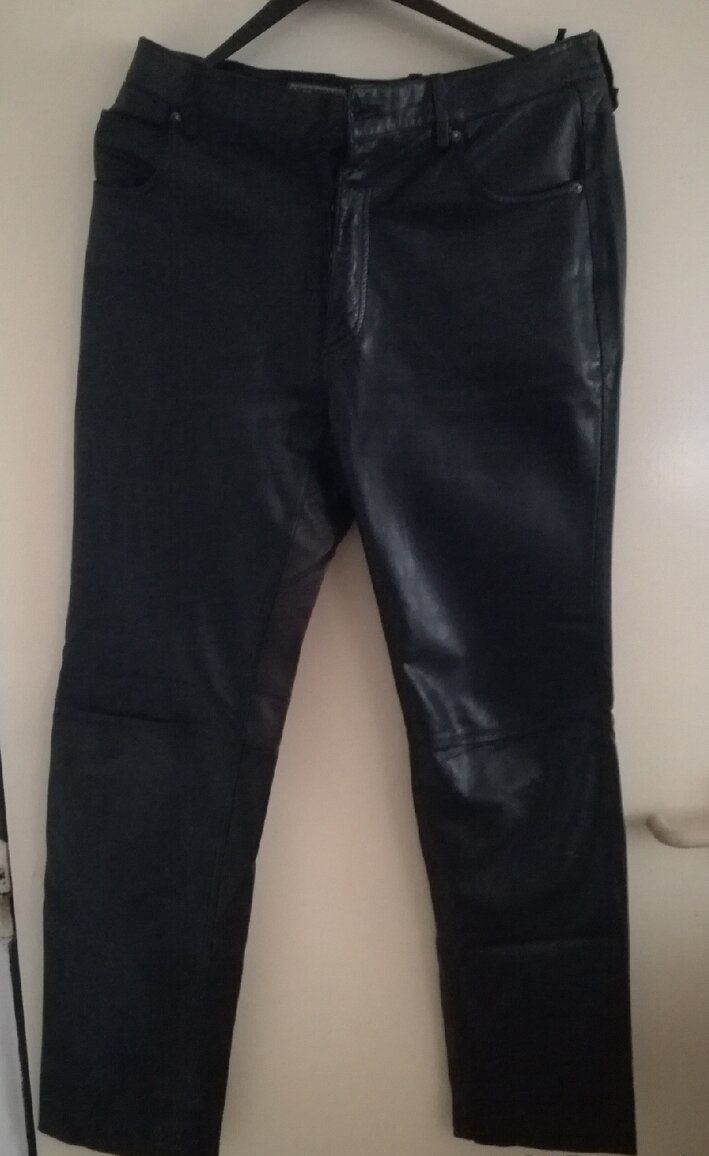 DIFFERENT pánske koženné nohavice
