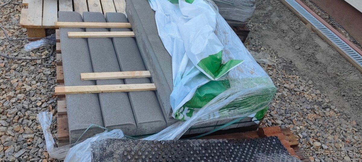 Nájazdový obrubník